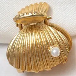 seashell hair-clip