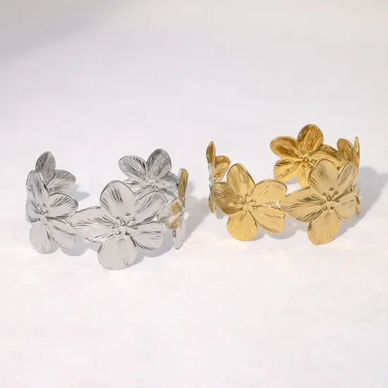 Βραχιόλι Floral Cuff – Ασημένιο Ατσάλινο Βραχιόλι με Ανάγλυφα Λουλούδια